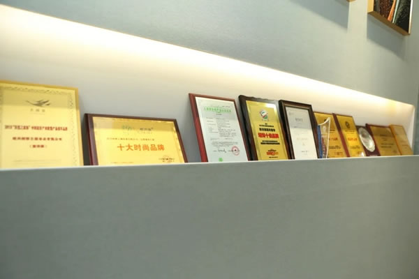 雅詩瀾墻布窗簾發(fā)力產(chǎn)品研發(fā)，推動行標、國標制定