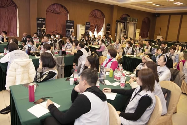 2020艾是墻布“逆勢(shì)上揚(yáng) 增長(zhǎng)密碼”賦能終端培訓(xùn)會(huì)