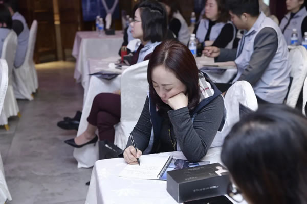 2020艾是墻布“逆勢(shì)上揚(yáng) 增長(zhǎng)密碼”賦能終端培訓(xùn)會(huì)
