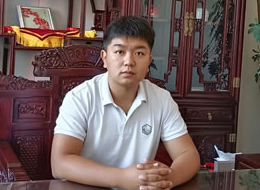鑫雅迪木門總經(jīng)理朱澤立：鑫雅迪負離子木門，為用戶提供真健康環(huán)保產(chǎn)品。