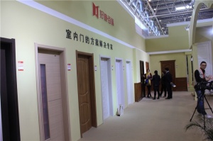 好迪百福木門(mén)樣品門(mén)